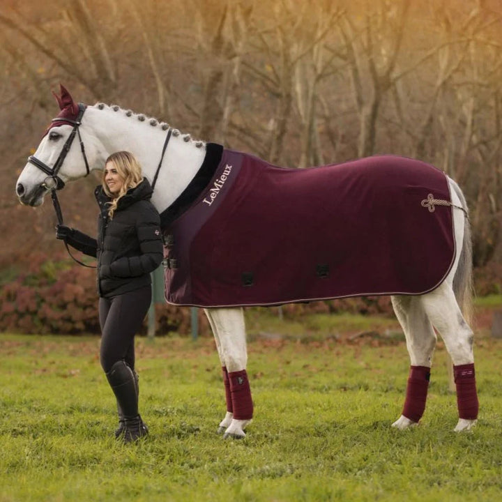 LeMieux Luxe fleece tæppe - Rioja/black